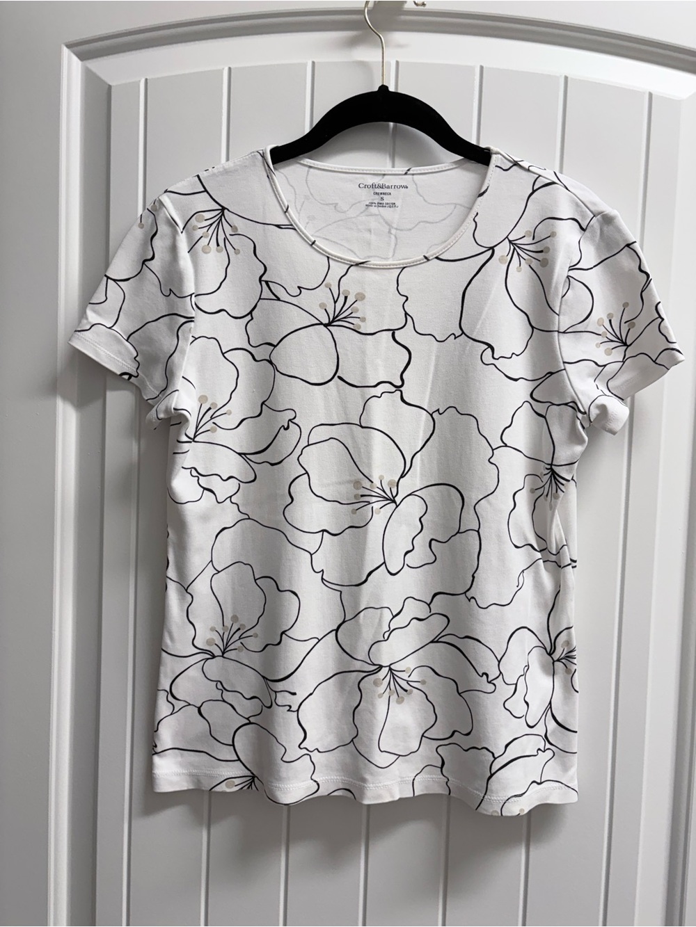 croft & barrow White Short-Sleeve Tee with Black Floral Outline